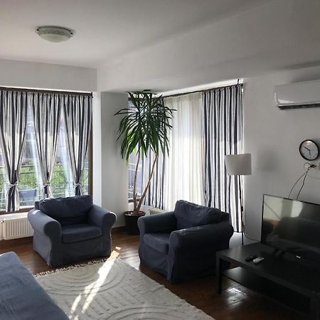 Lovely Apartment In Villa In Bucarest Exterior foto