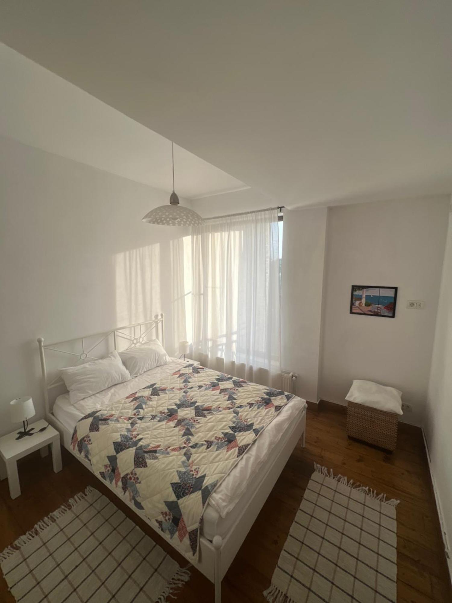 Lovely Apartment In Villa In Bucarest Exterior foto